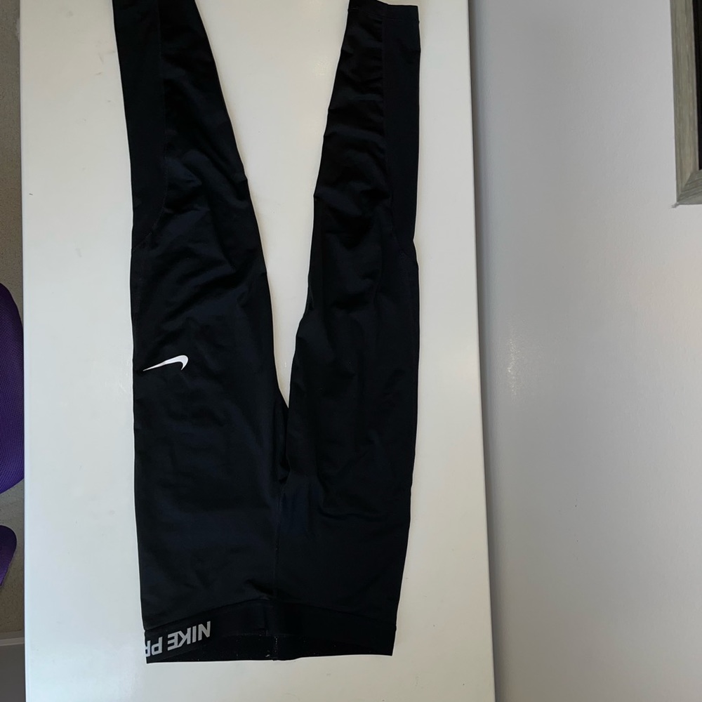 Medium Nike Pro Leggings (Black)